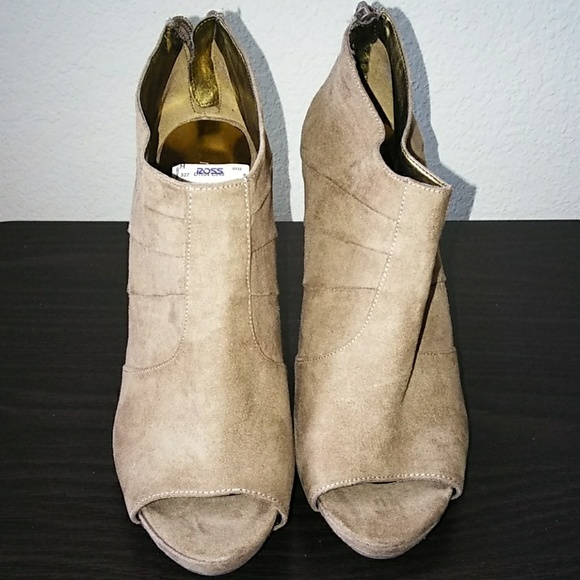 Shoes - Picture 2 of 4